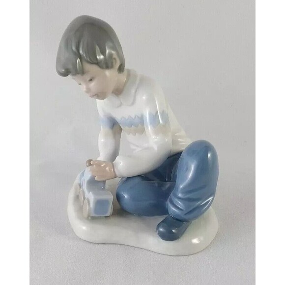 Nao By Lladro Boy with Train Figure A New Toy #1052 - Picture 6 of 7